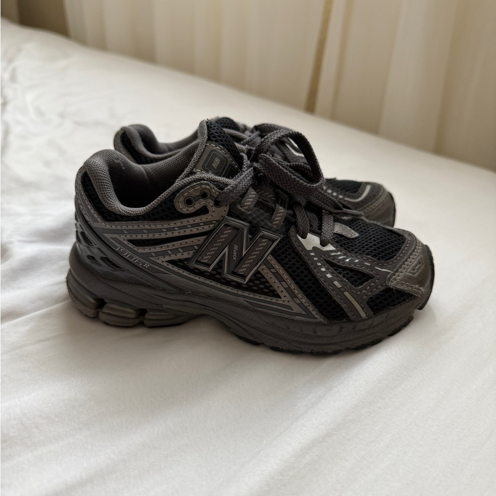 New Balance 1900 Shoes Kid size 12 Grey Black Sneakers Running Trainers Sport - Picture 5 of 8